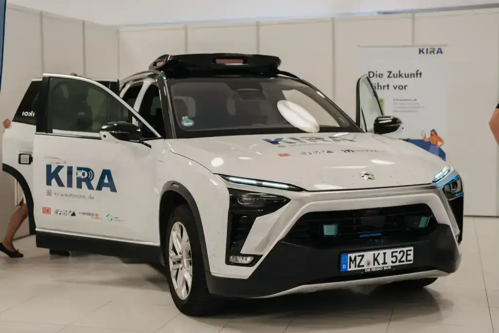 KIRA-Fahrzeug in der Ausstellung