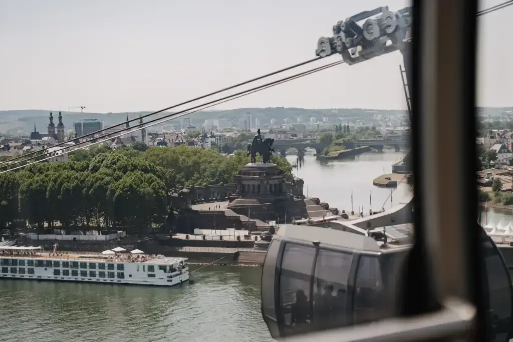 Blick aus der Seilbahn auf das Deutsche Eck